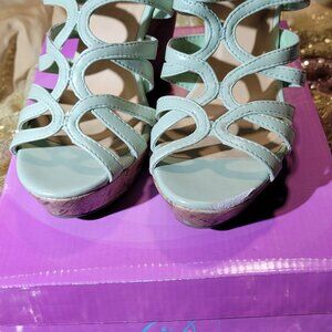 Women's mint green strappy platform shoes by Delicious Shoes, size 6.5